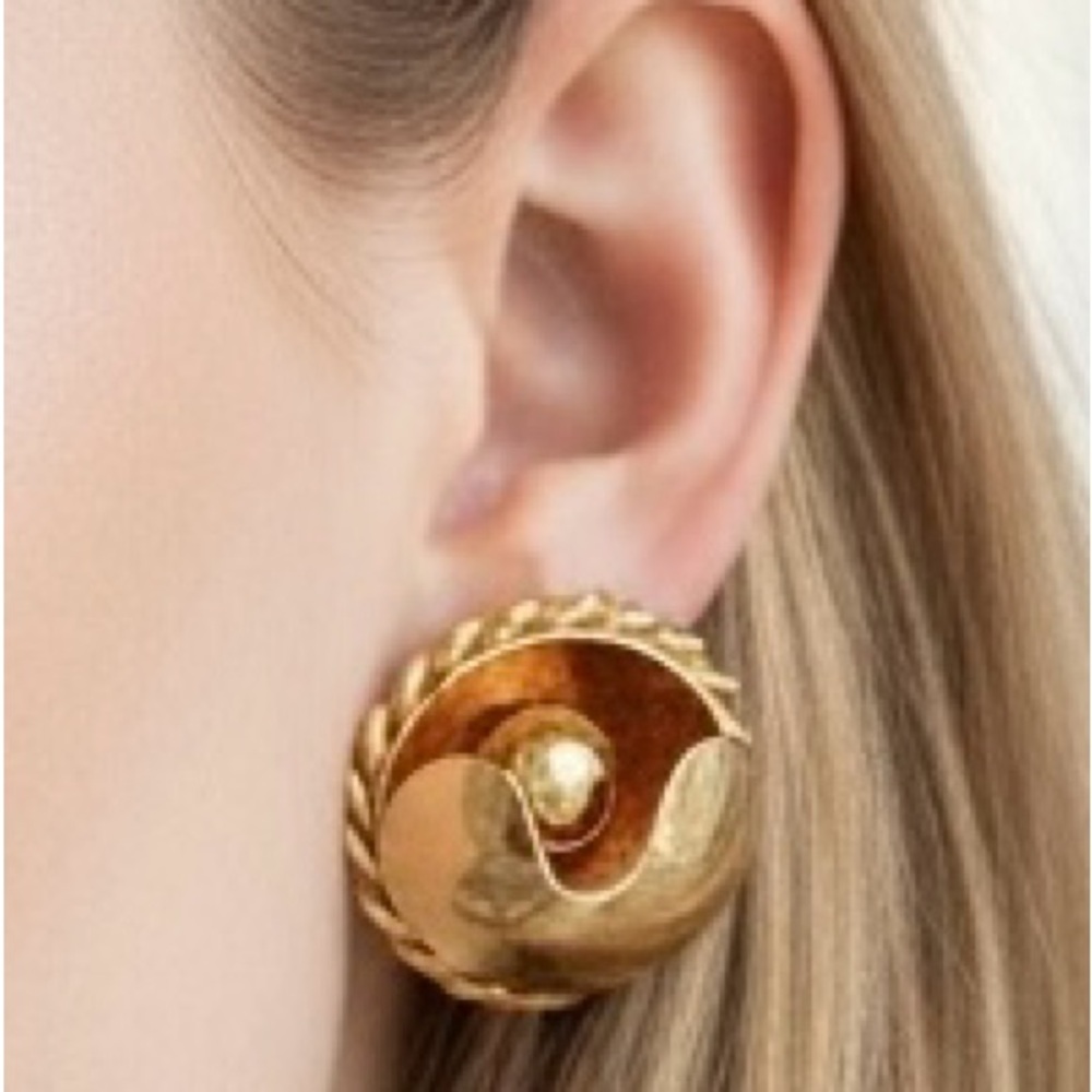 Vintage Circle Semi Dome Gold Tone Screw On Earrings 1”